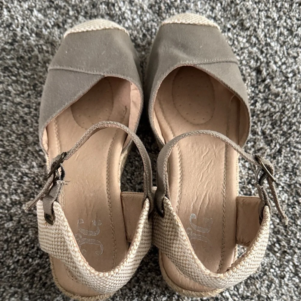 Elegant Beige Women's Espadrille Sandals